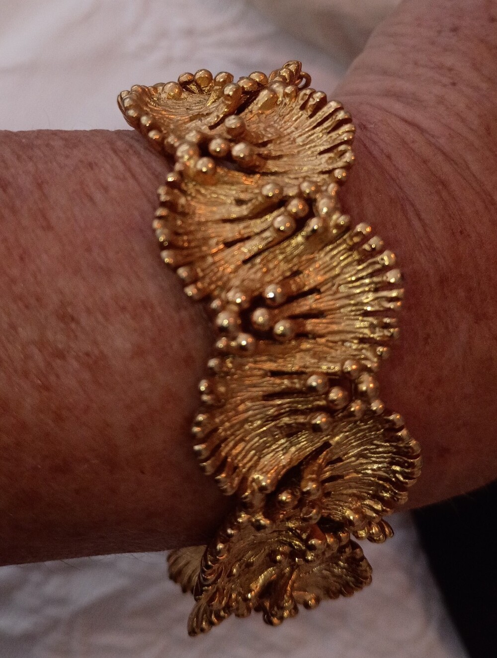 VINTAGE NAPIER Gold Textured Sculptural Bracelet W Lock Clasp Chain
